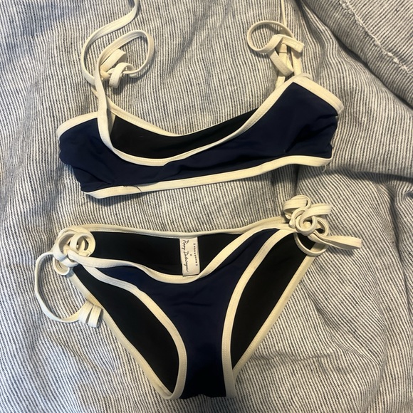 Viral solid and striped Pinterest navy bikini - Picture 1 of 3